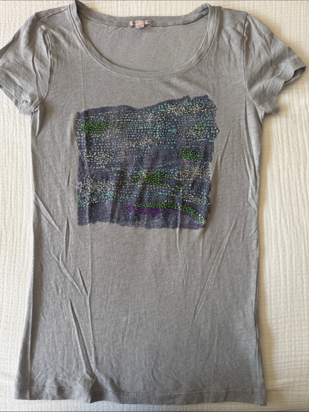 J. Crew Women’s Gray Scoop Neck Sequin Accent Tee. Size XS